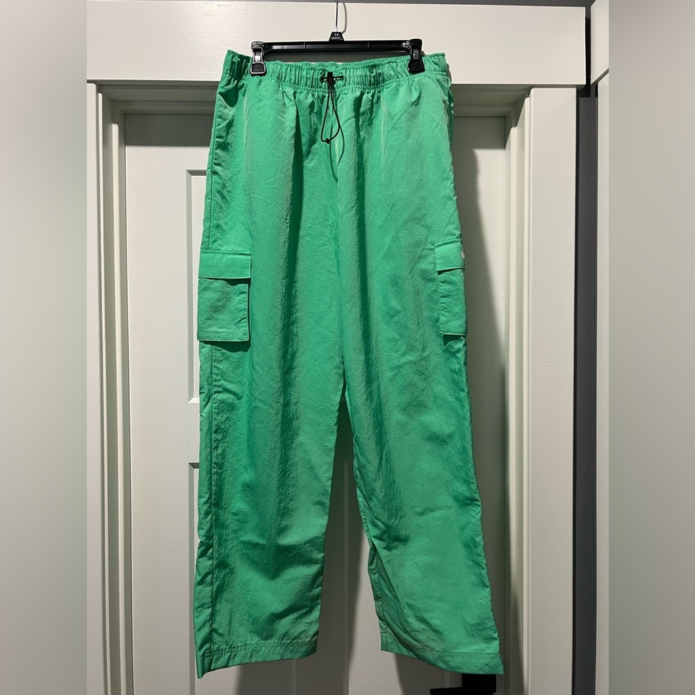 Nike swoosh pants
Bright green
Size Medium